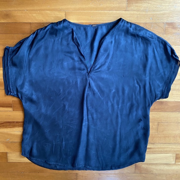 ❌SOLD❌ Young Fabulous & Broke Mari Dolmain Sleeve Top - Picture 2 of 5